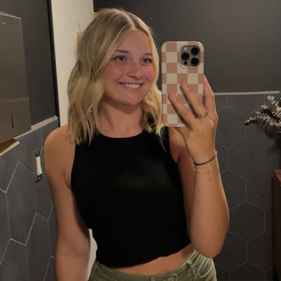 Meet your Posher, Hailey - Picture 1 of 1